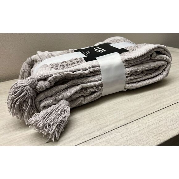 UGG CONRAD Shoreline Throw Blanket 50”x 70” Soft - Picture 5 of 7